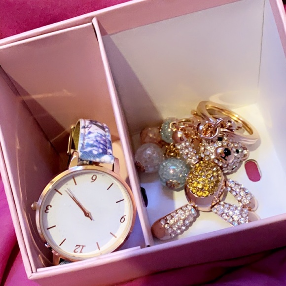 a watch with a keychain - Picture 2 of 2